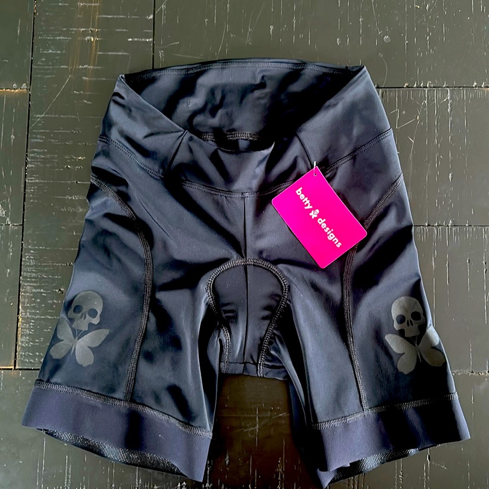 Betty designs Triathlon shorts